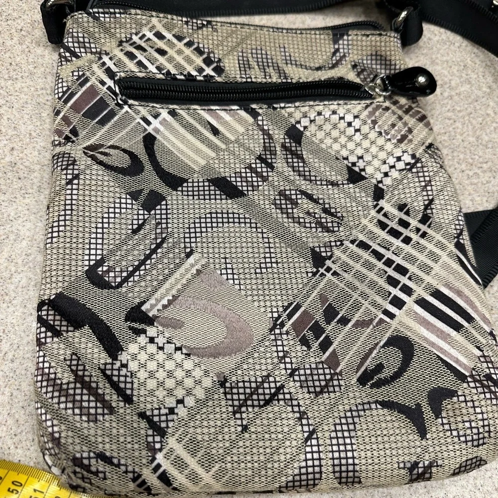 Guess cross body purse purple/white/cream black and silver accents - Picture 4 of 14